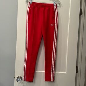 Women’s adidas jogger pants. Excellent condition. Size xs